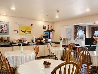 Days Inn & Suites By Wyndham Pryor Pryor Creek Екстериор снимка