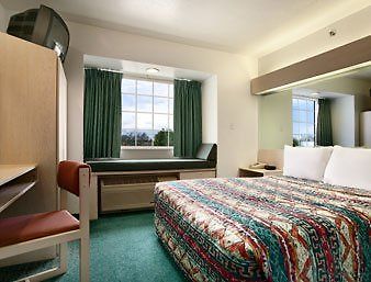 Days Inn & Suites By Wyndham Pryor Pryor Creek Екстериор снимка