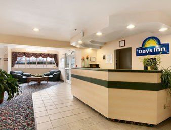 Days Inn & Suites By Wyndham Pryor Pryor Creek Екстериор снимка