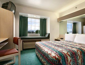 Days Inn & Suites By Wyndham Pryor Pryor Creek Екстериор снимка
