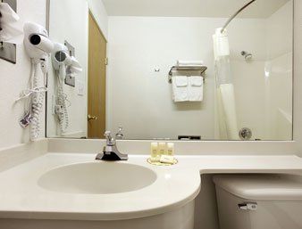 Days Inn & Suites By Wyndham Pryor Pryor Creek Екстериор снимка